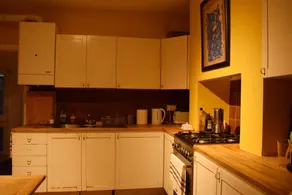 Incredible 1 Bedroom Flat Colourful and Cozy - Image 2