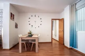 FAMILY FLAT CLOSE to the CENTER - Image 2