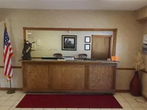 Econo Lodge - Image 3