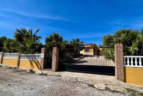 Captivating 2 Bed Villa in Alcaucin - Image 3