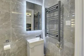 Modern 2BR House & Private Parking & Kid-friendly - Image 4
