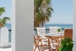 Beachfront Modern Apartment - Image 4