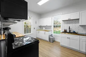 New Charming 2 bedroom Home Minutes to Downtown - Image 3