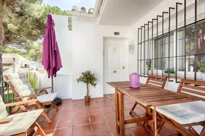 Beachside cosy apartment with pool - Image 2
