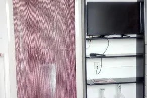 Apartment With 3 Bedrooms in L - Image 4