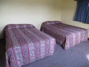 Lincoln Lodge Motel - Image 2
