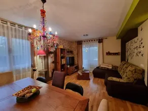 25A01 Duplex con jardín y garaje - Image 5