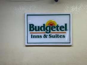 Budgetel Inns & Suites - Image 5