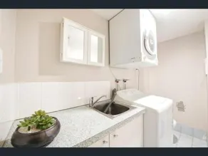Beachside 4 with Airconditioning and Spa Bath - Image 3