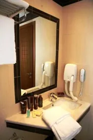 Omiros Luxury Hotel - Image 3