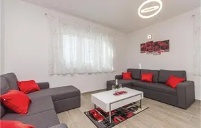 Amazing Home in Murvica With Wifi, 2 Bedrooms and Outdoor Swimming Pool - Image 3