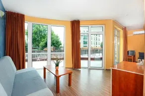 La Piazza Family Hotel - Image 2