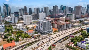Amazing 2 BD Downtown Miami Mins From Brickell With Free Parking - Image 2