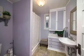 Central Beaverton Cottage - Image 3
