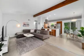Stylish Mid Century w Fenced Yard by Lodgewell - Image 2
