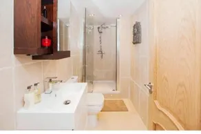 Kensington Beautiful Two Bed Apartment - Image 3