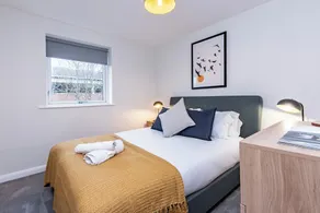 Apartment on Fulford - Image 4