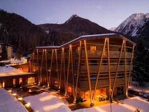 Charmant Petit Hotel - Image 2