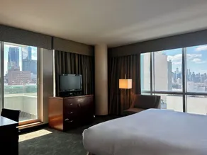 LIC Manhattan View Hotel - Image 3