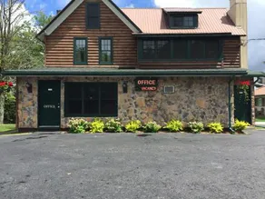 Pine Knoll Lodge & Cabins Inc - Image 5