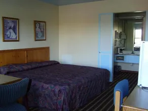 Relax Inn Shelby - Image 3