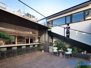 Suzhou Xinyue Courtyard Farmhouse - Image 2