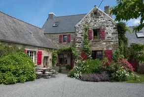 Le Petit Hameau - Image 2