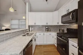 2-Bed 2-Bath Apt - Close to UC w/ Free Parking - Image 4