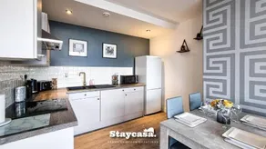 Luxury Spacious City Centre Apartment Amazing View - Image 3
