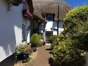 Farmhouse Cottage - Image 3