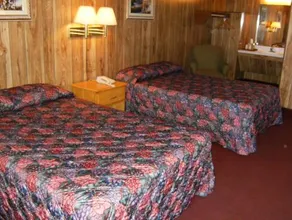 Super 7 Inn Cadiz - Image 2