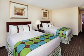 HOLIDAY INN NORTON - Image 5