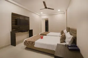 Hotel Anshu Grand - Image 5