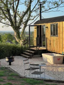 Whimple Shepherd Hut, Sleeps 2, Wood Fire & Garden - Image 5