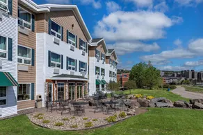 COMFORT SUITES CANAL PARK - Image 2