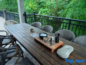 Longshan Village Zhuge Homestay - Image 2