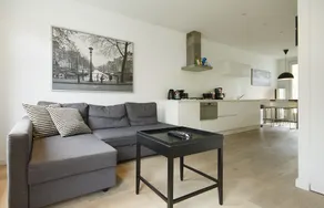 Ruby van Gogh Apartments - Image 4