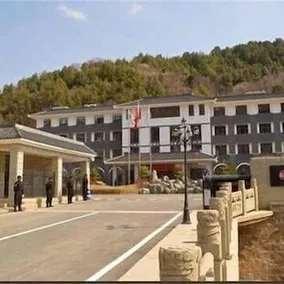 Wanhua Mountain Hotel - Image 4