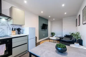 CHAPEL STREET - Image 3
