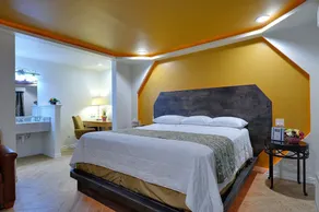 Romantic Inn & Suites - Image 4