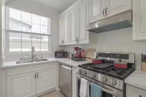 Stylish Pasadena Stay Near Old Town Rose Bowl - Image 3