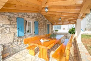 Pets Friendly Fully Fenced Villa Angela with Pool - Image 5