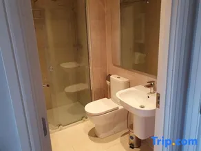 Aran Guesthouse - Kingsize Bed with Ensuite - Image 5