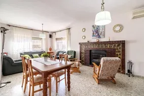 Chalet acogedor con piscina muy cerca de Granada - Image 3