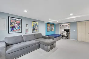 Minimal Modern Home Getaway 4 Bedroom Home - Image 5