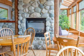 Tofino Hostel - Image 2