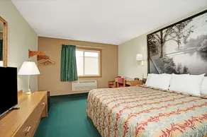Super 8 by Wyndham Rogers Minnesota - Image 5