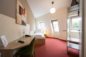 Nu Hotel Berlin - Image 2