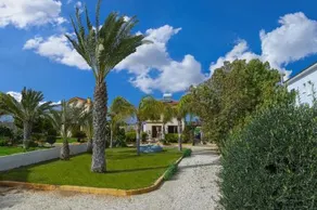 Sea Breeze Holiday Villa - Image 5