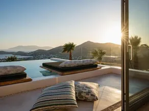 Youtopia Ios Luxury Villas & Suite - Image 4